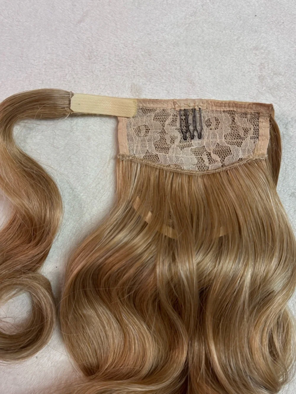 Synthetic 18" Wrap Around Blonde Wavy Ponytail- Natural Look Extension - Picture 5 of 5